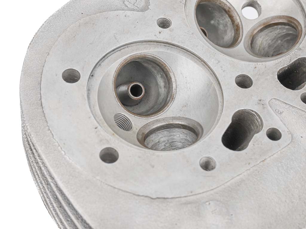 Nos Norton Commando 850cc Rh4 Cylinder Head (4)