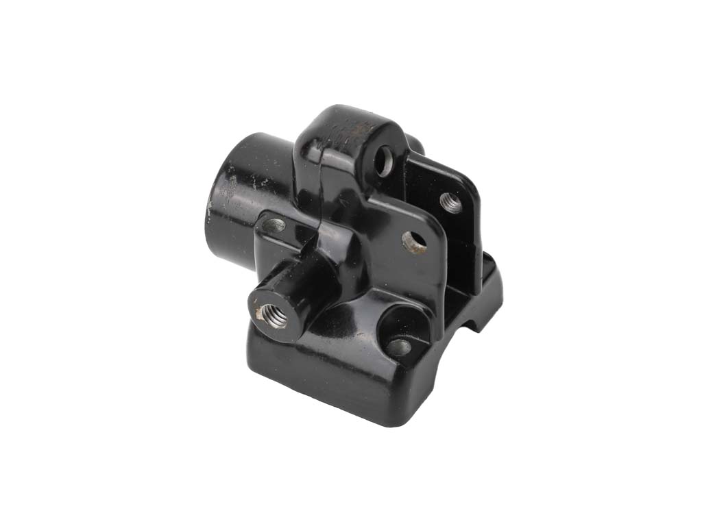 Nos triumph front master cylinder housing 99 2753, 3338 901