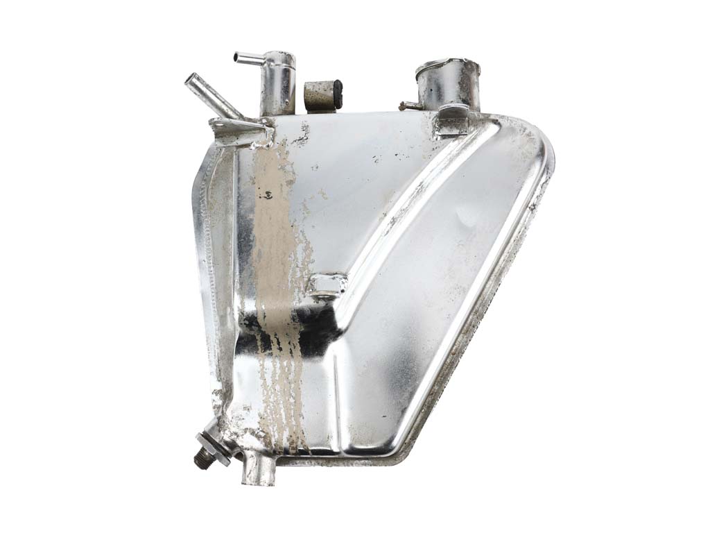 Triumph T150 Oil Tank 4 178423 (2)